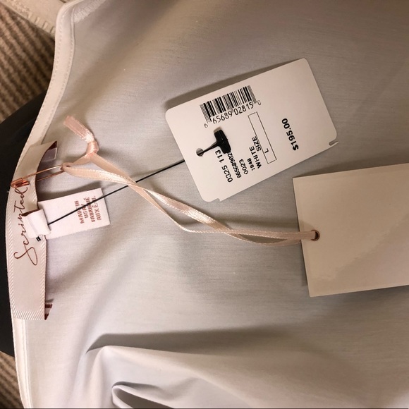 Scripted Wrap Around Top - Picture 2 of 3